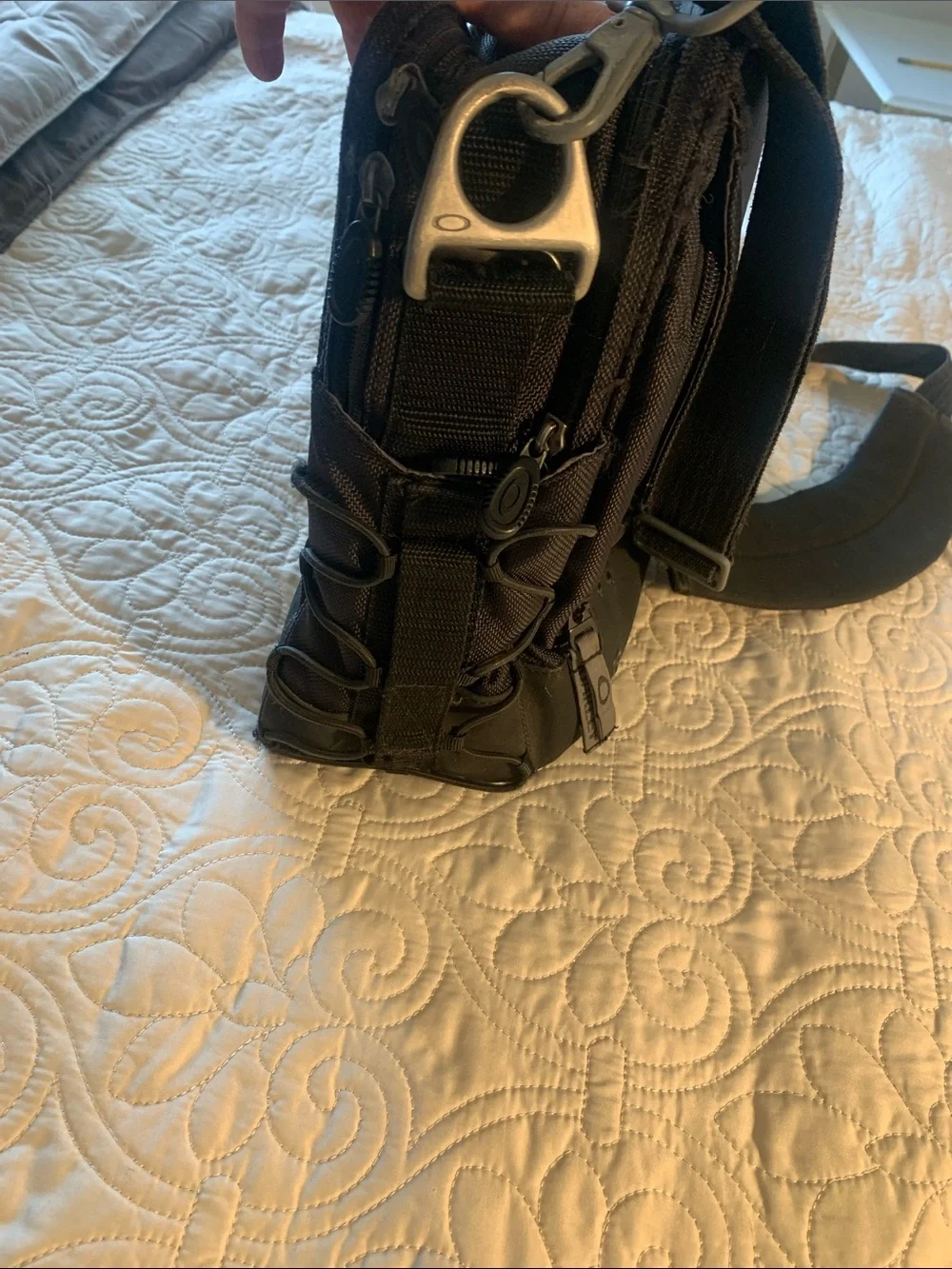 Oakley durable messenger